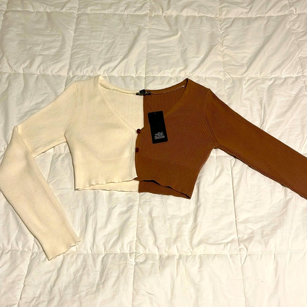 Cropped cardigan with buttons in the middle